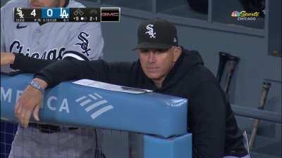 [Highlight] The White Sox put on a defensive masterclass by intentionally letting an infield popup drop to the ground and roll foul for strike two