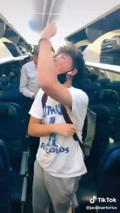 This kid has the audactiy to hold up the line. smh 😒