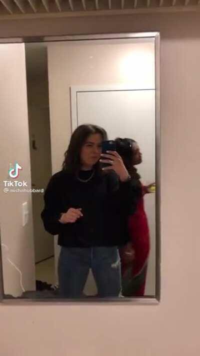 Miss Fortune and Pyke hyping themselves up moments before getting a double Pentakill and getting 8 billion gold from Your Cut