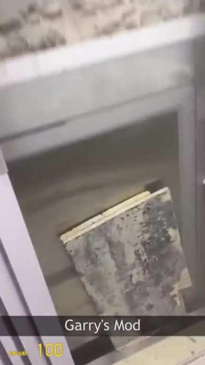 Scary Ragdoll Elevator from Garry's Mod