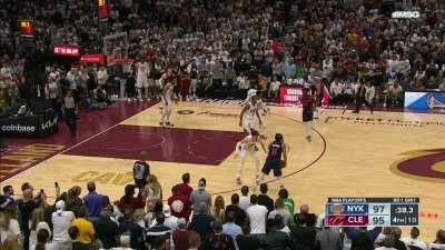 [Highlight] Jalen Brunson hits a clutch shot to put the Knicks up 4