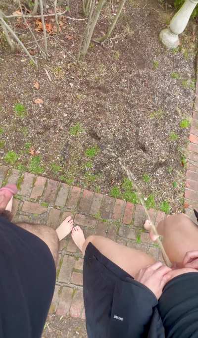 /u/hugebladderqueen presents 