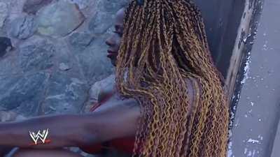 Jacqueline: WWE Divas Desert Heat (Video)