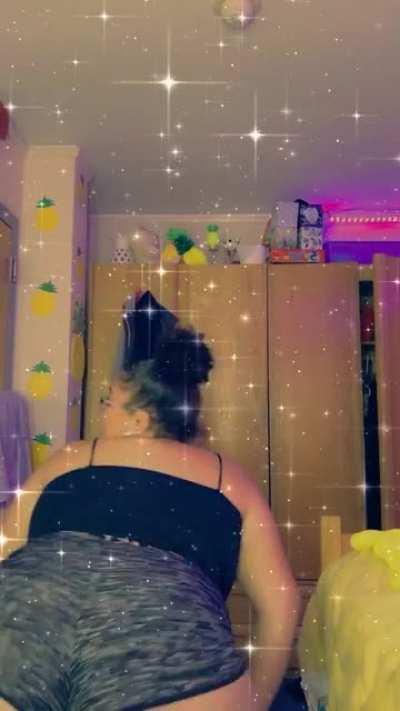 look at that waistline🥵