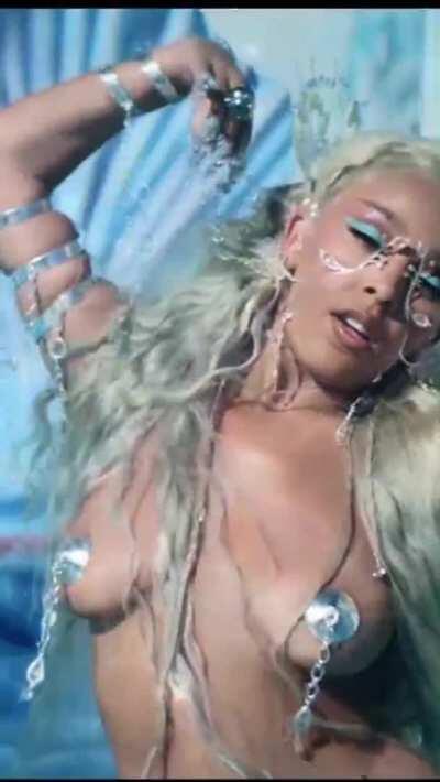 Del Mar Doja Tits Slo-Mo/Mobile