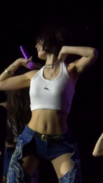 250802 - Momo brought her abs to Lollapalooza