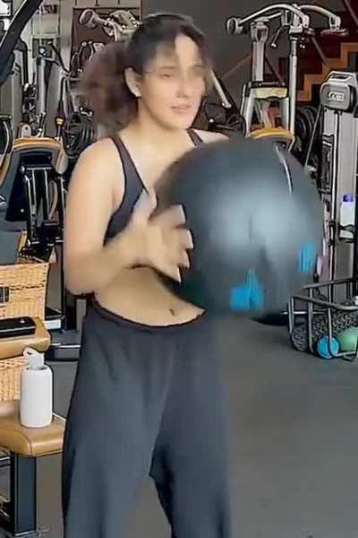 Neha Sharma 😍