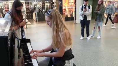 Nailing Interstellar theme on a public piano