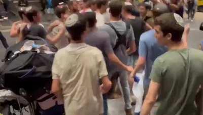 IDF reservists who flew in from abroad to fight for Israel are welcomed in Ben Gurion airport.