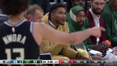 [Highlight] Giannis just vibing with his popcorn.