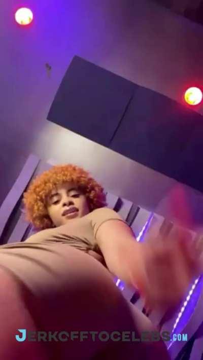 One Minute of Ice Spice Twerking