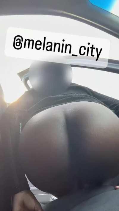 You like me in black ? ;)