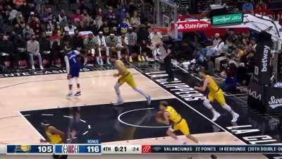 [Highlight] Reggie Jackson rocks the rim