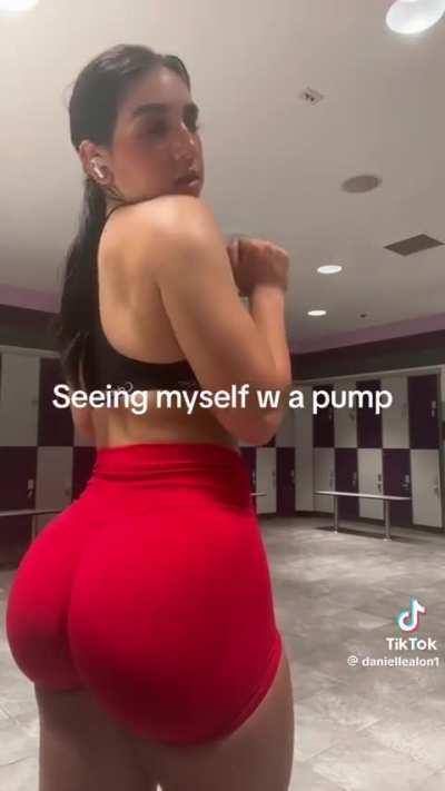 Pumped up glutes! @daniellealon1