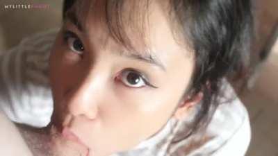 Asian girl can go deep