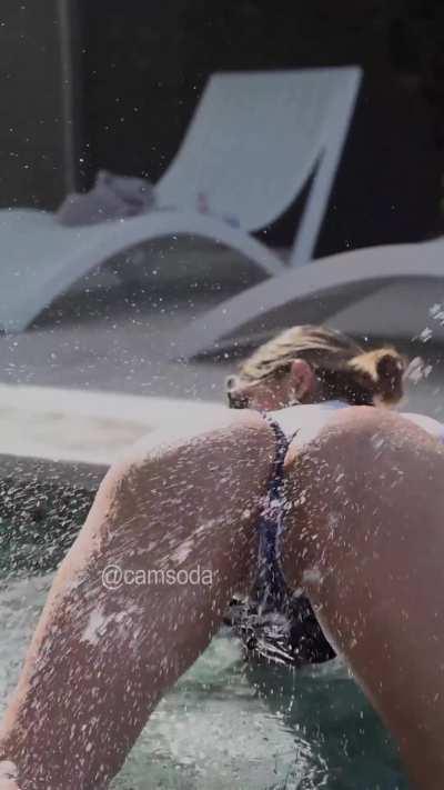 Hot Latina With Super Booty Twerk