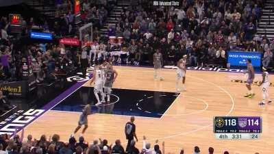 [Highlight] Jokic forgets to defend and leaves Fox for a wide open midrange