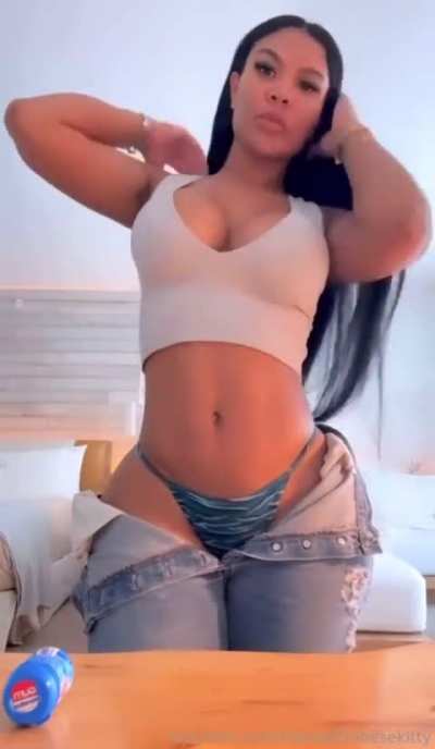 Too much ass 🥴🔥