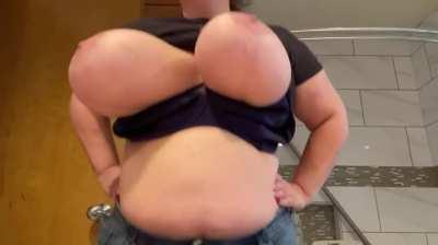 Milk shakes made in slow mo!