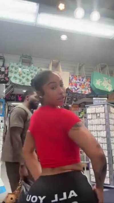 Ass outta this wrld🤤