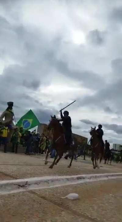 I still sad for the Horse 😔