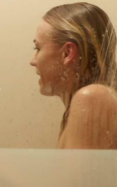 Yvonne Strahovski caught masturbating in the shower