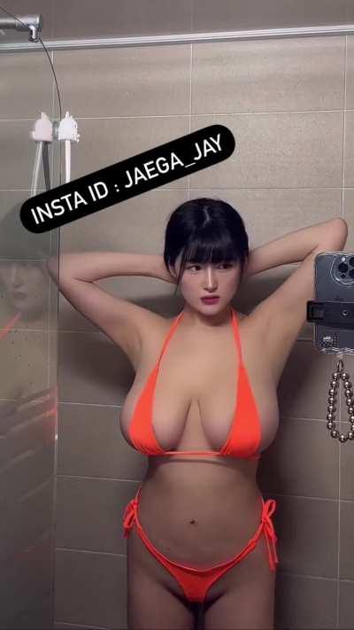 Love her big milkers 