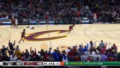 [Highlight] Markkanen and Okoro play great defense on Harden and Kyrie which leads to a Okoro steal and breakaway slam!