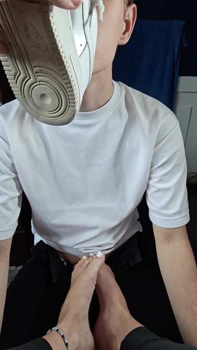 He loves the scent of my feet 🥰 Oh and my toes too, obviously!