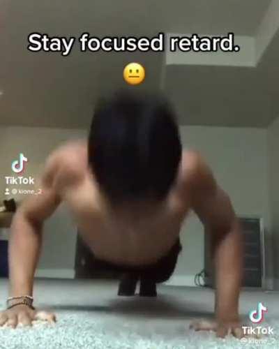 alguien conoce a la chica? xd pasen su tik tok