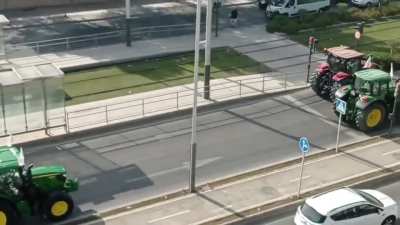 Great protest in Jaén, Andalusia, due the production costs which have become unsustainable: 