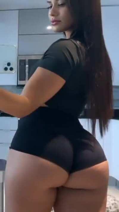 Katya Elise Henry (@katyaelisehenry)