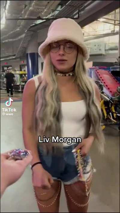 Liv looking stunning while receiving a fist bump surprise 👊🏻