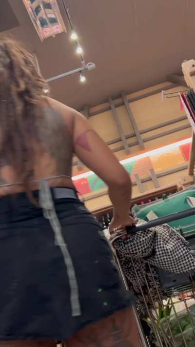 Flashing my Pussy for Thanksgiving shopping 