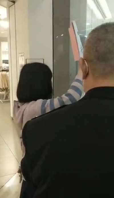 这些黑皮为什么要阻拦女兔友爱国？😭