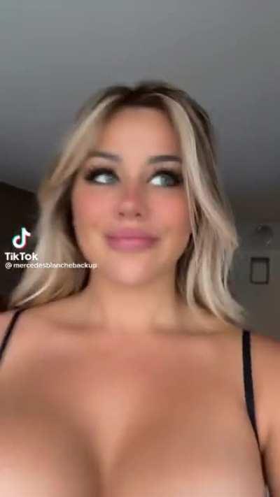 Nice milkers (missmercedesblanche)