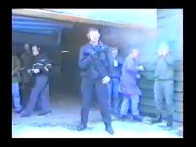 Noooooou,AcTuAlLy yOu cAnT sHOot FulL aUTo fOr lOnG. ITs aN aSsaUlT rifle, nOT A mAChiNE gUN🤓