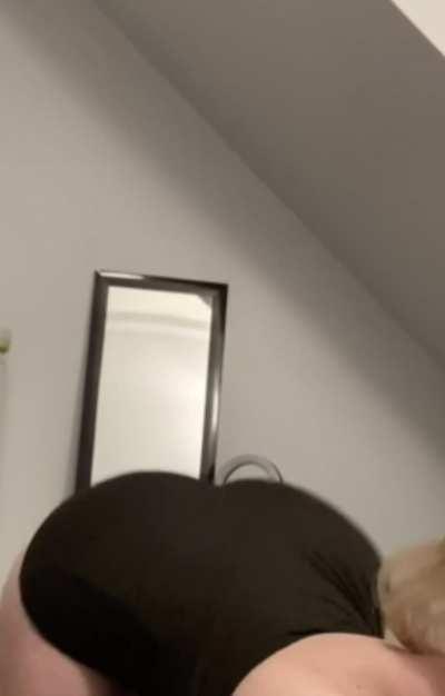 Big booty got a lil weight to it 🍑