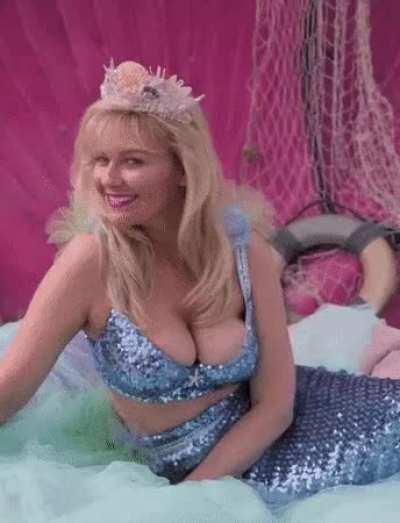 Kirsten Dunst would be so much fun