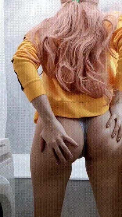 Octokuro in bathroom