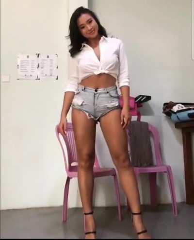 Looking thicc in heels 🍑