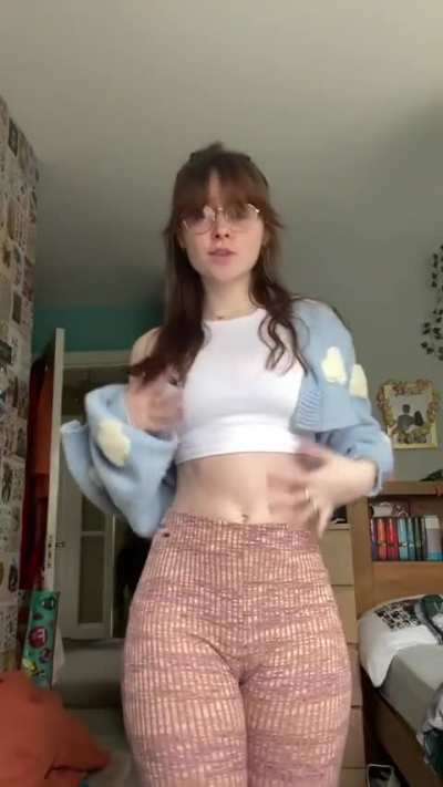 Sneaky little cameltoe? 🔎 