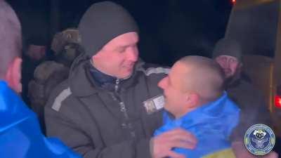 Another prisoner exchange was held today.  100 defenders🇺🇦 were successfully returned from russian.