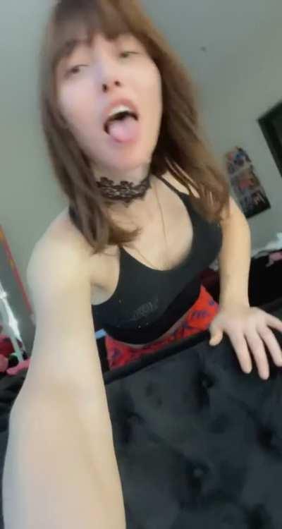 😫😩😒😏😝🙂