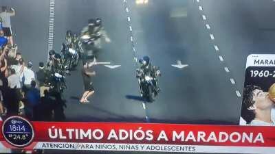 Cuando confundís un balón de fútbol con un hincha