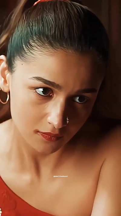 Alia bhatt hot expression 