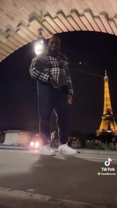 I swr this brudda is a npc😭😭song sounds cold tho