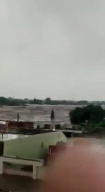 And i thought delhi me zyada barish hai but gujrat ka to....