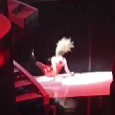 SWIFTIES IM COMING FOR YOU.