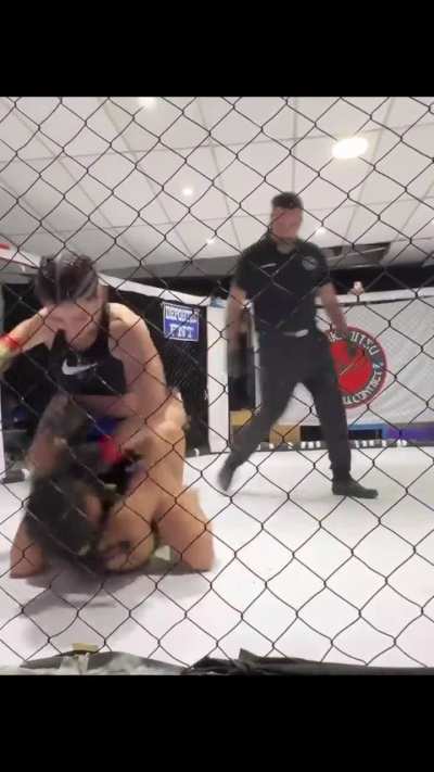 Juliette Martinez, 20 años, 7-0 6 finales. Pelea de debut el 15 de octubre. No la pierdas de vista. Puede ser famosa